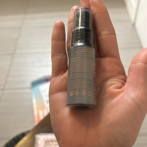 Shades By Shan - The Setting Spray - Picture 3 of 3